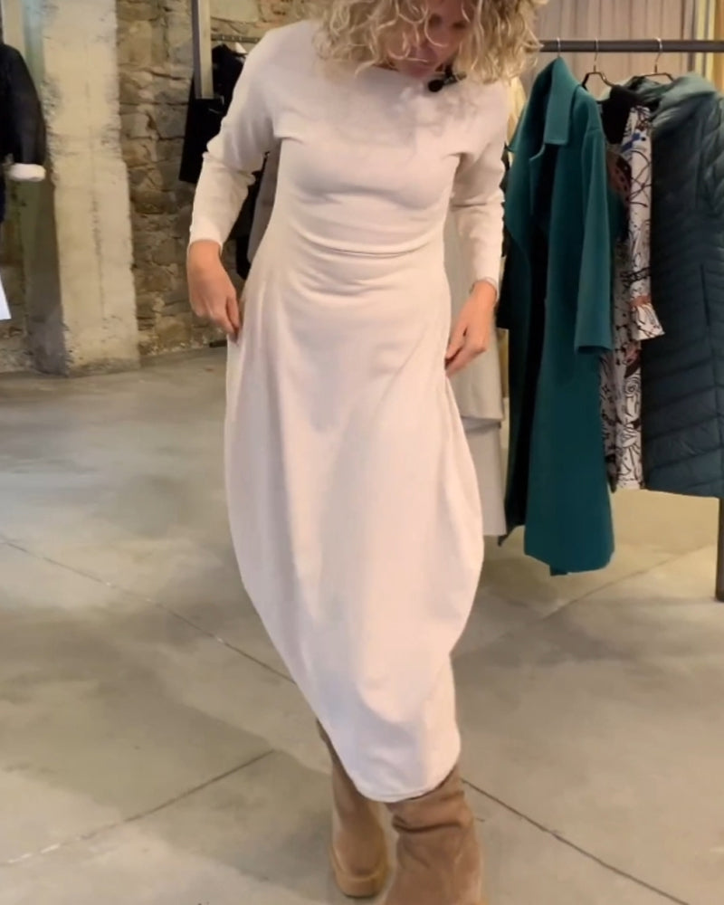 Kleid mit vielseitigem Charakter und Rundhalsausschnitt