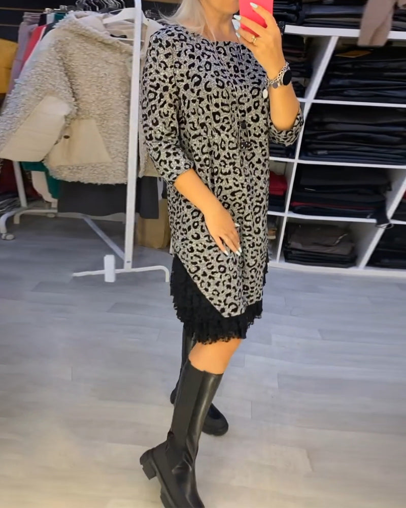 Schlankmachendes Kleid mit Leopardenmuster