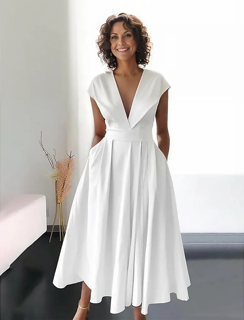 FallStil® - Weißes Faltkragen-Maxikleid mit tiefem V-Ausschnitt und Plissee